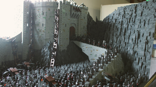 Huge LEGO Helm's Deep made with 150,000 bricks and 2,000 minifigs